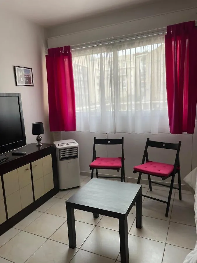 Fushia Apartment Cannes France