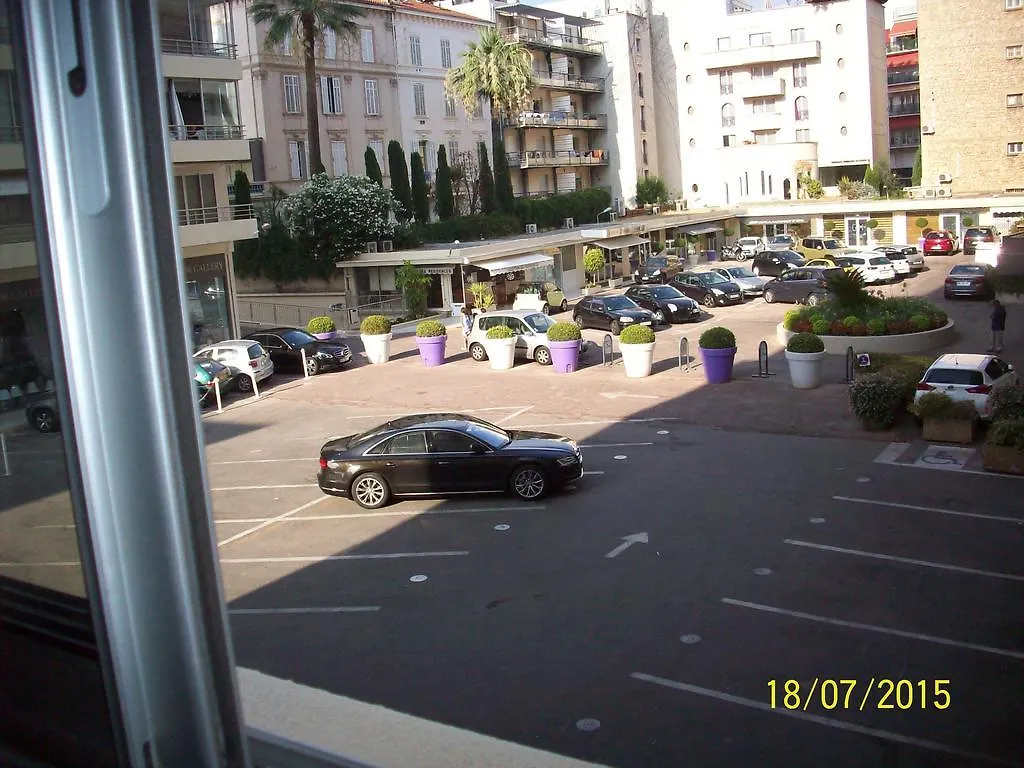 Fushia Apartment Cannes 0*,