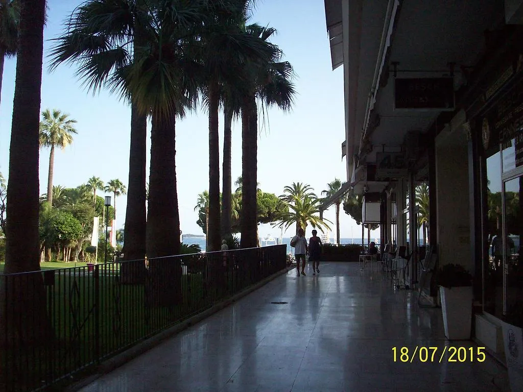 Fushia Apartment Cannes